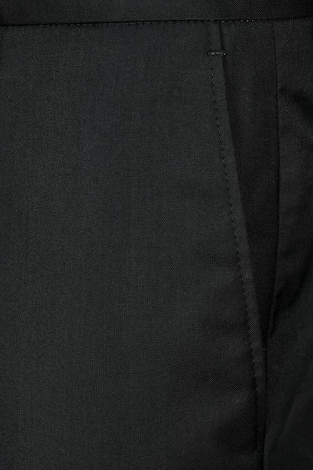 Класически черен смокинг със сатенен детайл на яката