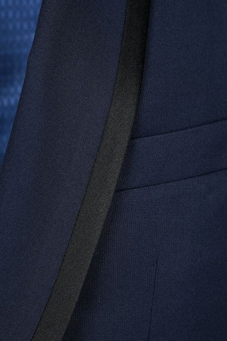 Мъжки slim fit тъмносин смокинг със сатенен кант