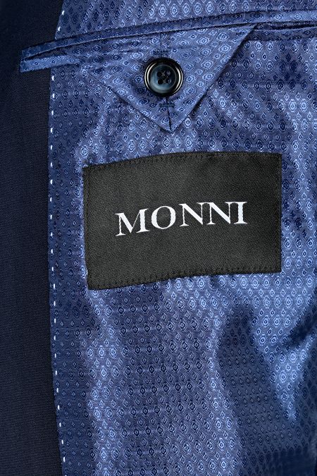 Стилен тъмносин смокинг по тялото със сатенена гарнитура