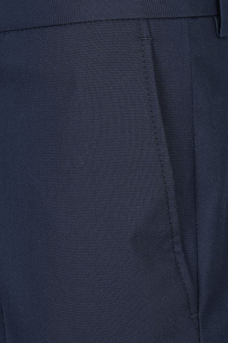 Класически тъмносин смокинг със сатенен детайл на яката