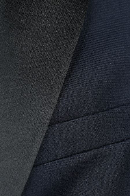 Мъжки официален смокинг в тъмносиньо с широк сатениран ревер