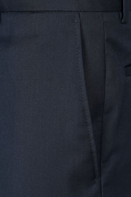 Луксозен тъмносин смокинг със сатениран акцент на яката