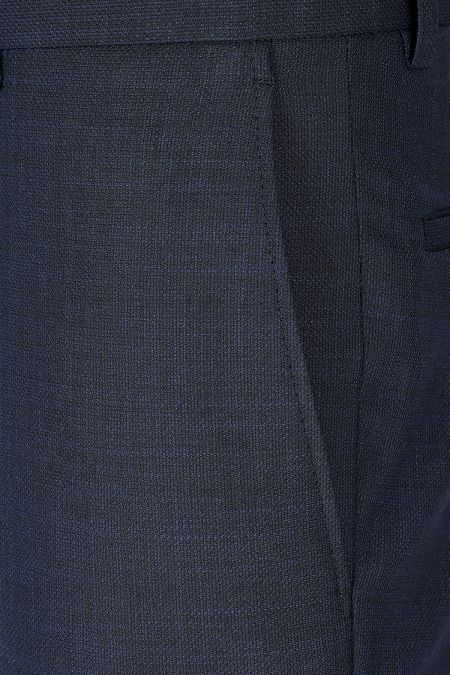 Луксозен тъмносин костюм с модерна линия и естествена вълна