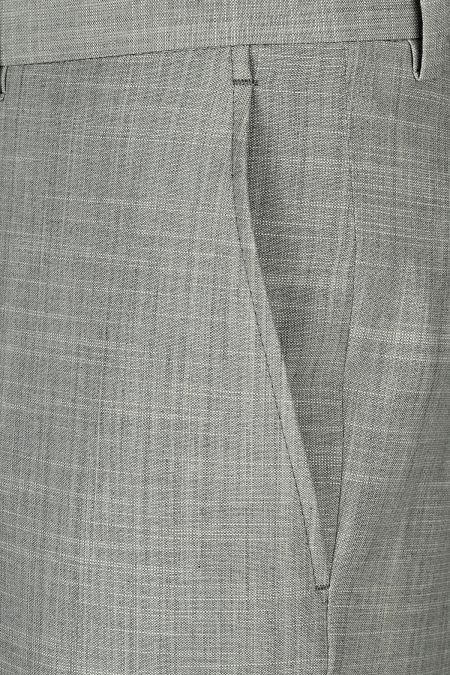 Луксозен двуреден мъжки костюм със съвременна кройка