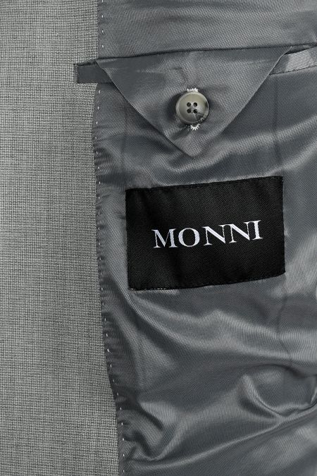 Класически мъжки костюм по тялото в светлосиво