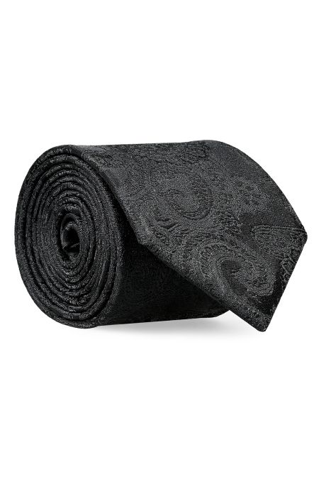 Класическа черна вратовръзка с тон в тон елементи 