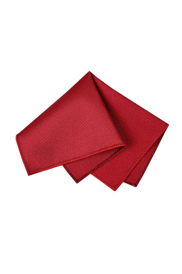 Мъжка кърпичка в червено със ситен дизайн на малки точки