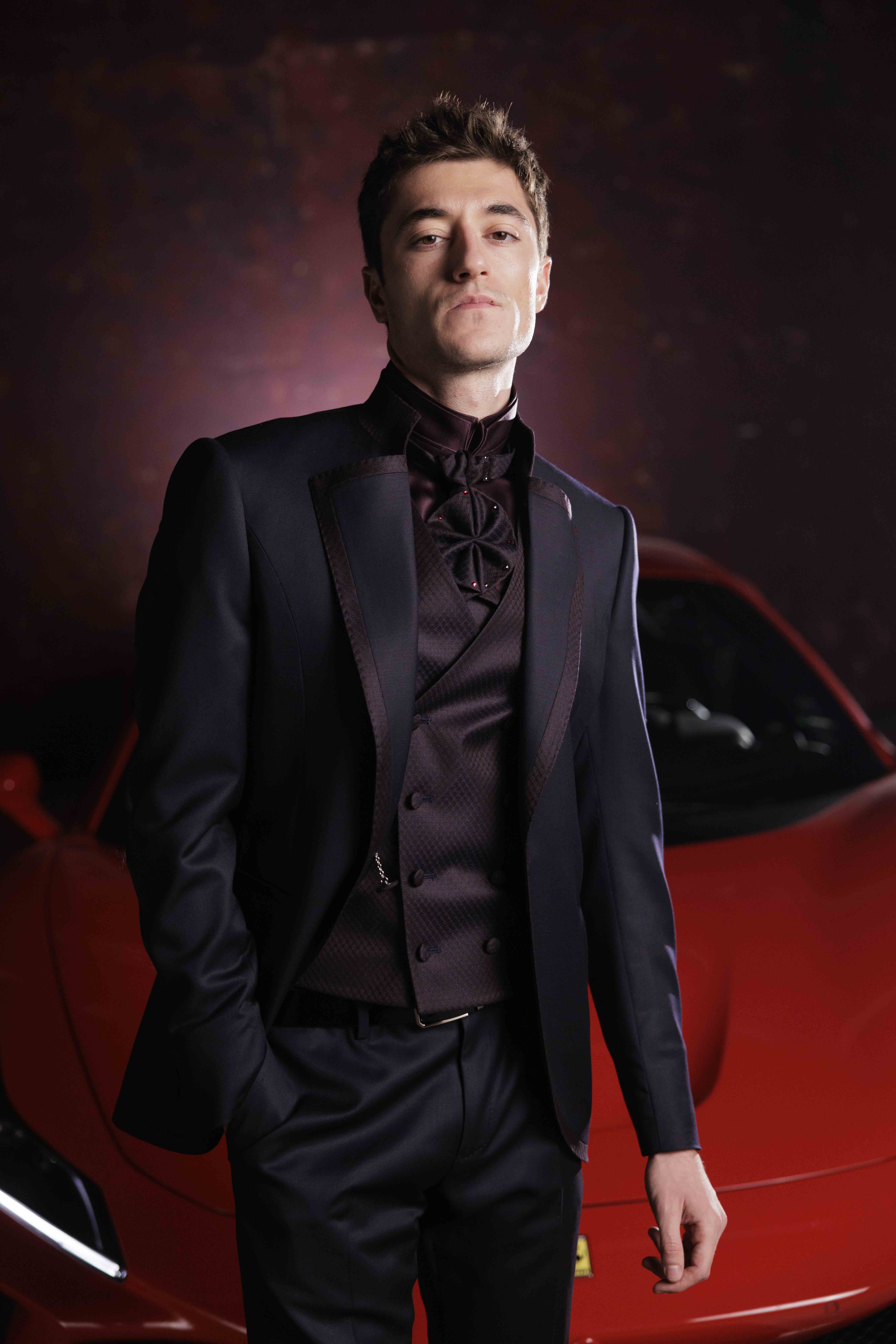 абитуриентски костюми